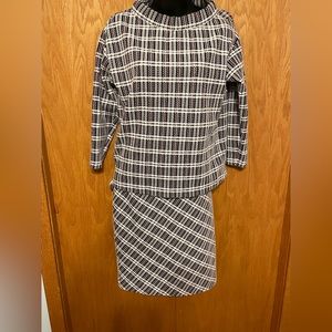 Cozy Ann Taylor plaid skirt suit set, size 4/Small